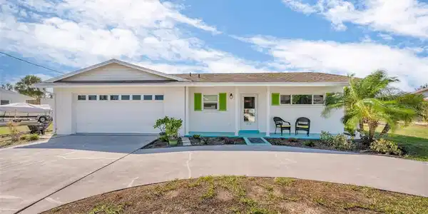 565 SANDLOR DRIVE