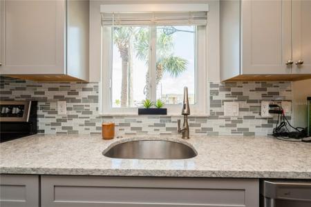 527 CAPE CORAL PARKWAY W