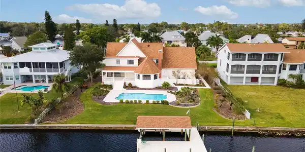 1422 DEIRDRE DRIVE