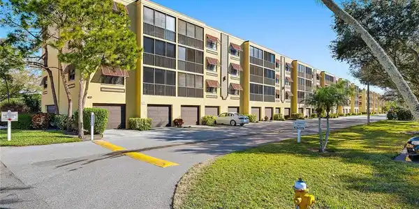5849 PARK N