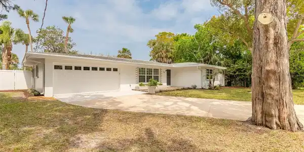 39 WILLIS DRIVE