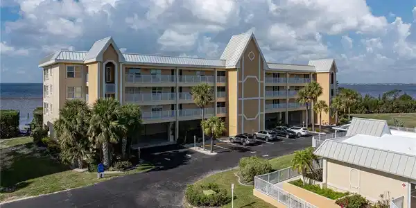 101 N MARION COURT