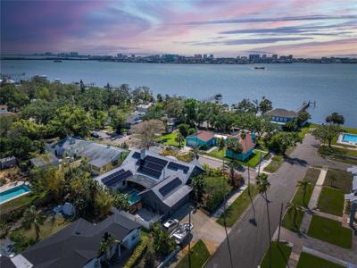 1715 SUNSET DRIVE