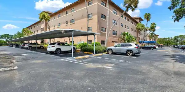 6100 GULFPORT BOULEVARD S
