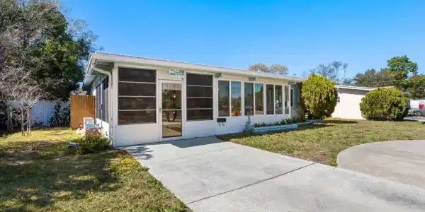 3926 74TH N