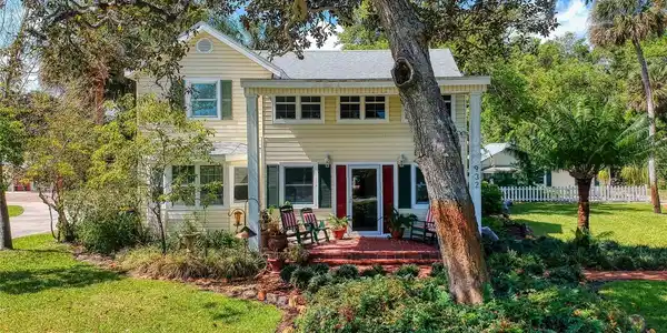932 RIVERSIDE