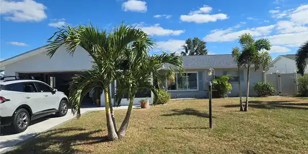 6525 SOLITAIRE PALM WAY