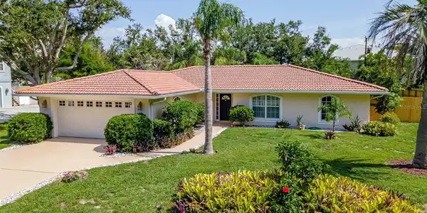 26 BAY ACRES AVENUE