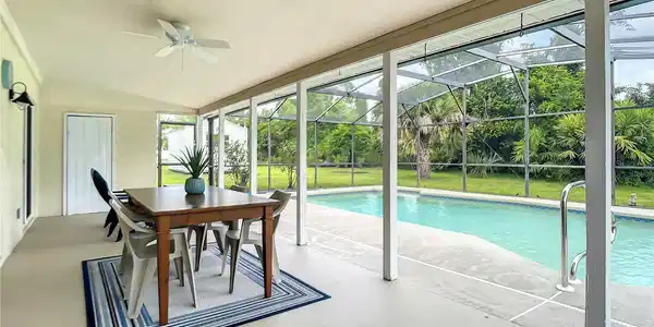 121 POINCIANA