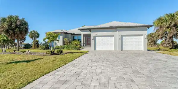 237 W PINE VALLEY LANE