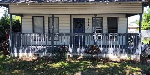 1810 17TH STREET E