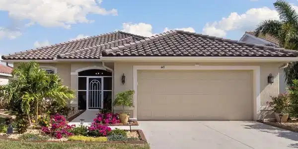 445 PINEWOOD LAKE DRIVE