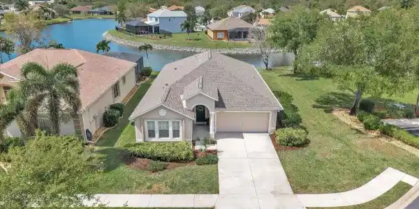 24483 LAKESIDE MANOR