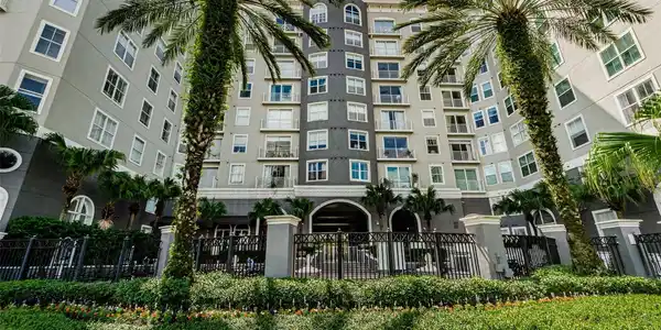 700 S HARBOUR ISLAND BOULEVARD