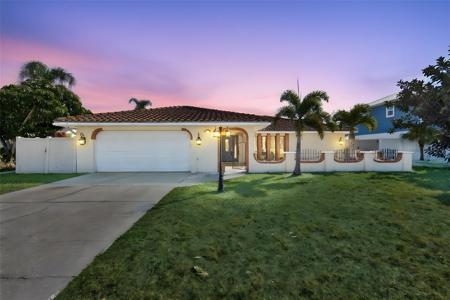 6523 KING PALM WAY