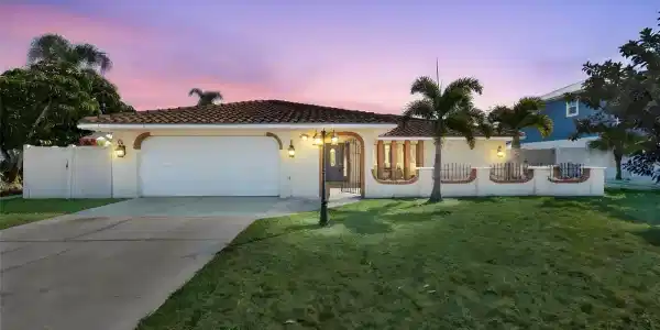 6523 KING PALM WAY
