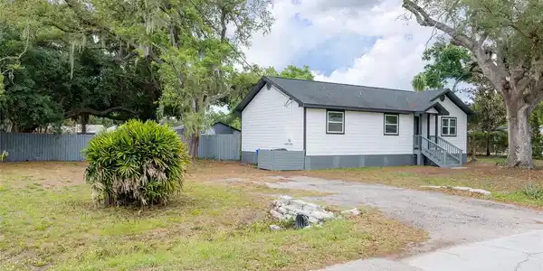 8812 DYER ROAD