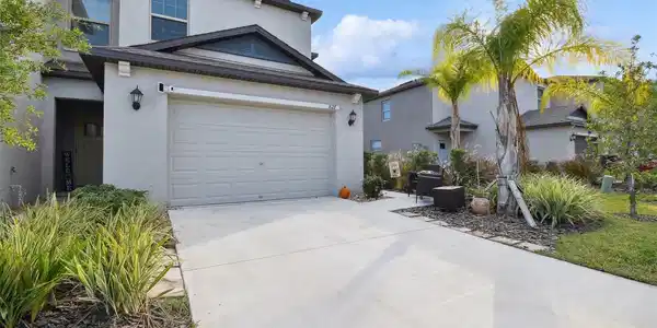 827 ROYAL EMPRESS DRIVE