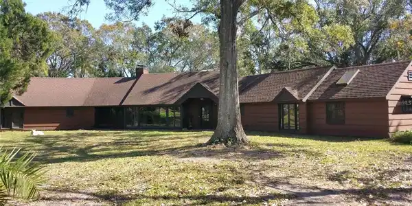 805 MCARTHUR