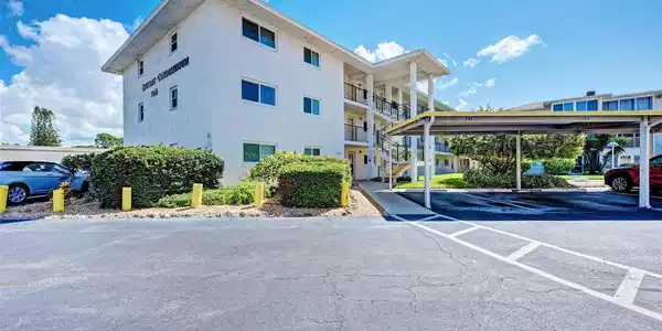 708 TAMIAMI TRAIL S