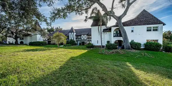 240 N BAYSHORE BOULEVARD