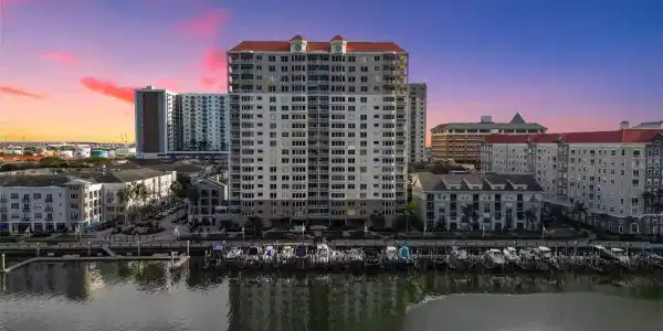 371 CHANNELSIDE WALK WAY