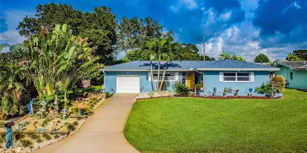 1371 HIGH BLUFF