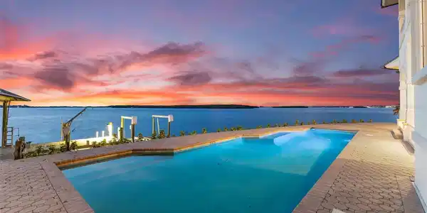 900 HARBOR ISLAND
