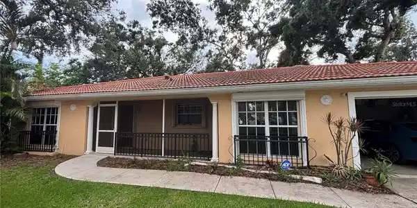 131 49TH COURT E