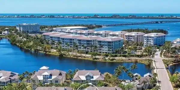 335 SAPPHIRE LAKE