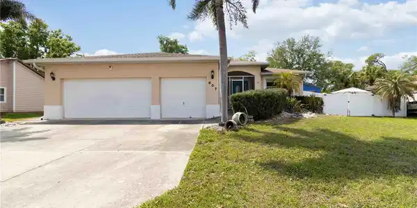 807 IXORA AVENUE