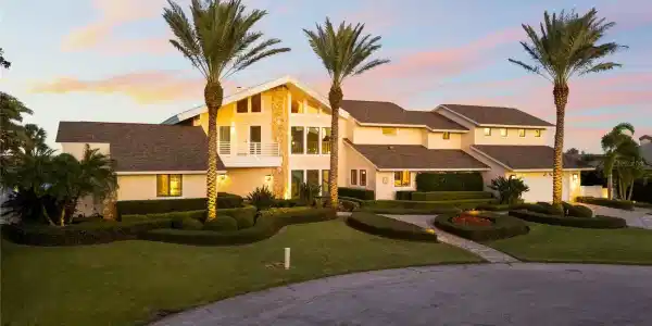 1207 COMMODORE DRIVE