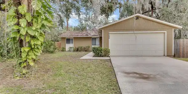 2125 QUEEN PALM DRIVE