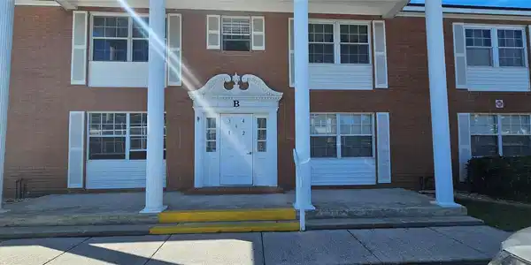 4158 TAMIAMI TRAIL