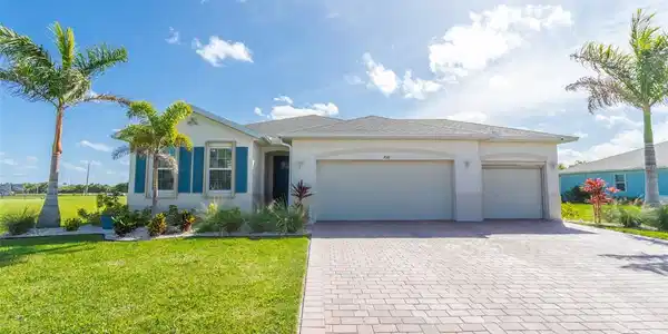7018 N PLUM TREE