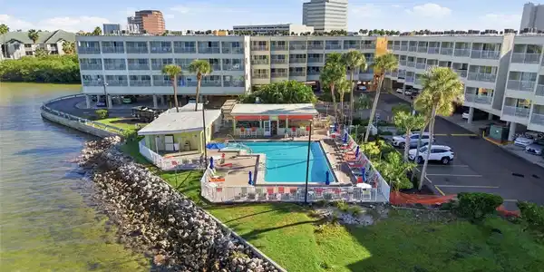 2506 N ROCKY POINT DRIVE