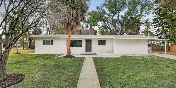 695 SUNSET DR