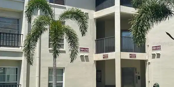 2700 BAYSHORE BOULEVARD