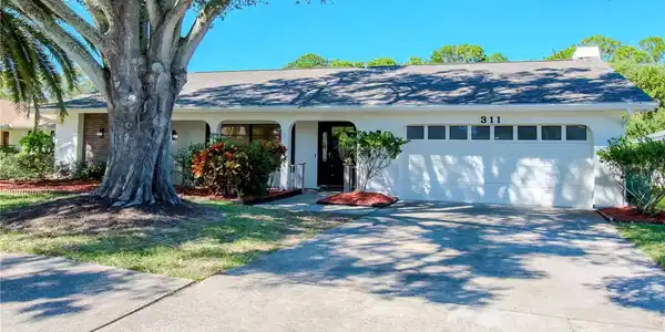 311 OAK CREST DRIVE