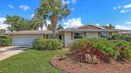 2472 BREAKWATER CIRCLE