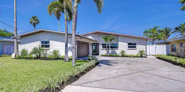 568 CRYSTAL DRIVE