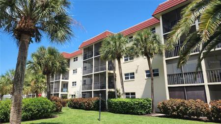 915 BEACH