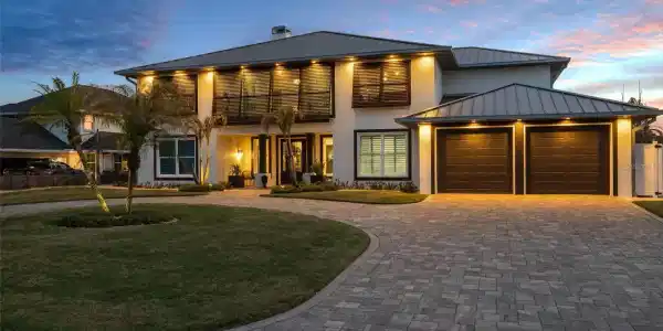 1214 COMMODORE DRIVE