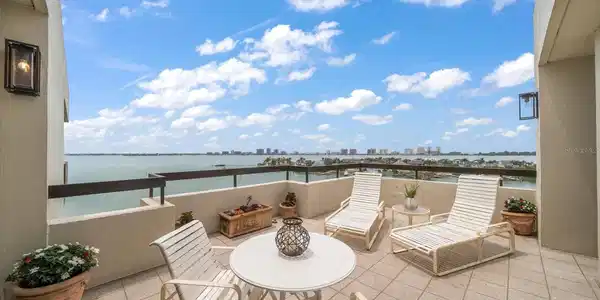 4 BELLEVIEW BOULEVARD