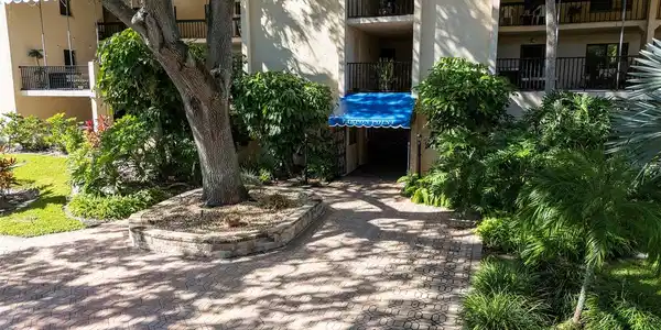 305 TARPON POINT