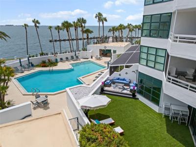 988 BLVD OF THE ARTS