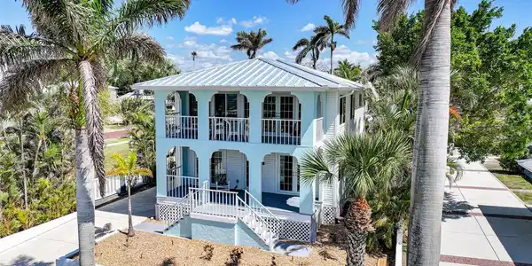 509 W RETTA ESPLANADE