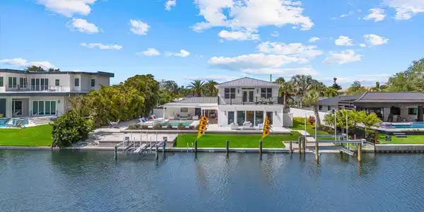813 IDLEWILD WAY