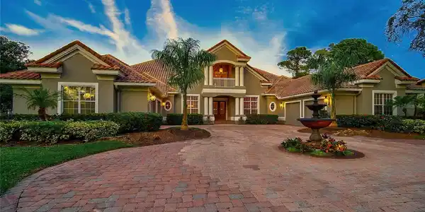 854 MACEWEN DRIVE