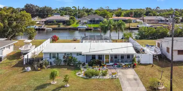 551 W TARPON BOULEVARD NW